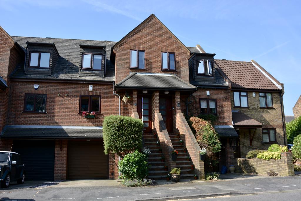 Rectory Grove, Hampton TW12 3 bed townhouse £550,000