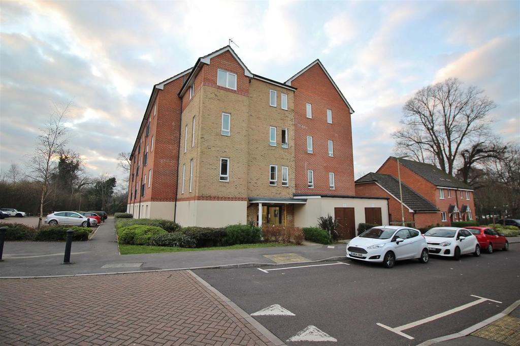 Skippetts Gardens, Basingstoke 2 bed apartment £190,000
