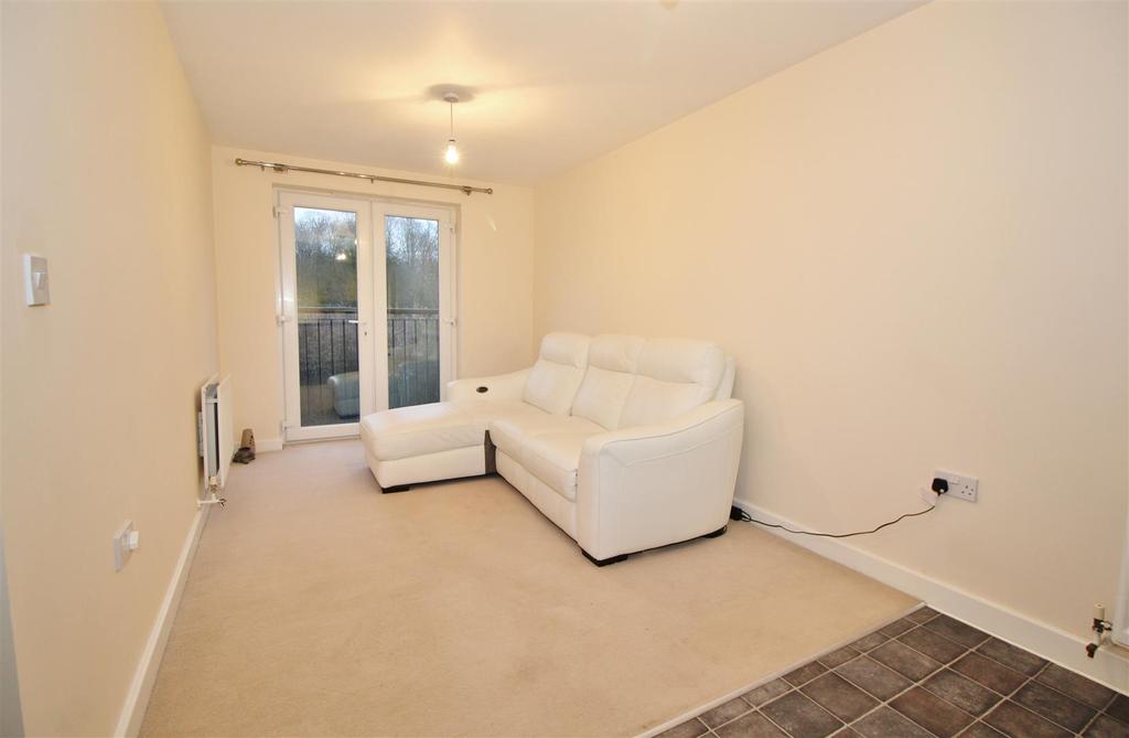 Skippetts Gardens, Basingstoke 2 bed apartment £190,000