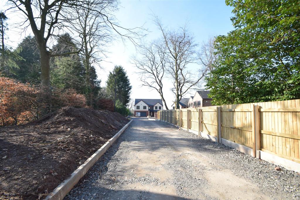 Mill Lane, Willaston, Neston 6 bed detached house £895,000