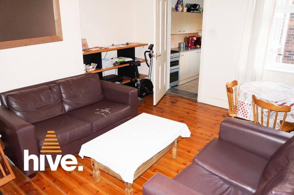Delaval Terrace, Gosforth, Newcastle Upon Tyne 2 bed flat £560 pcm (£