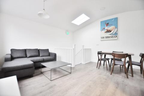 2 bedroom apartment to rent, Hackney Road, London E2