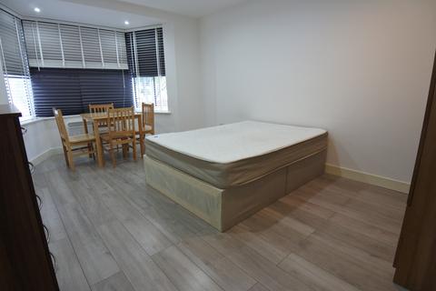 Studio to rent, Neasden Close, Neasden, London NW10