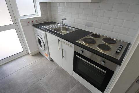 Studio to rent, Neasden Close, Neasden, London NW10