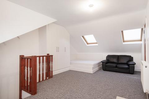 Studio to rent, Chamberlayne Road, Kensal Rise NW10