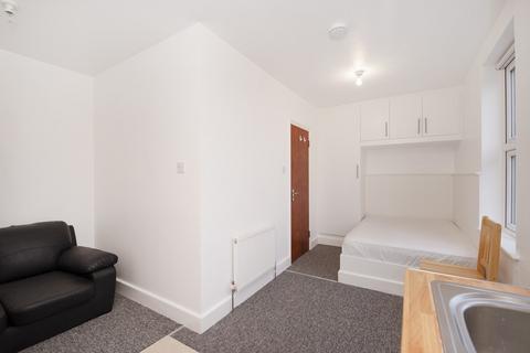 Studio to rent, Chamberlayne Road, Kensal Rise NW10