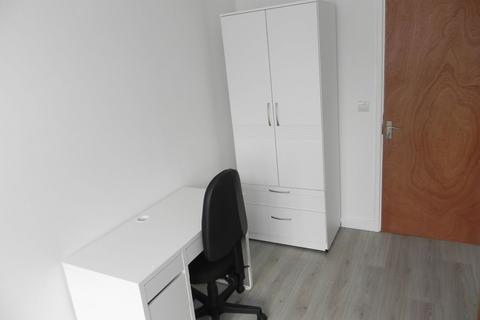 undefined, Ensuite room - Guildford Park Avenue, GU27NN