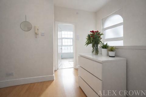 2 bedroom flat to rent, Brecknock Road, Tufnell Park