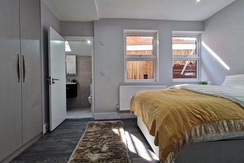 2 bedroom apartment to rent, High Road, Willesden Green NW10 2SU