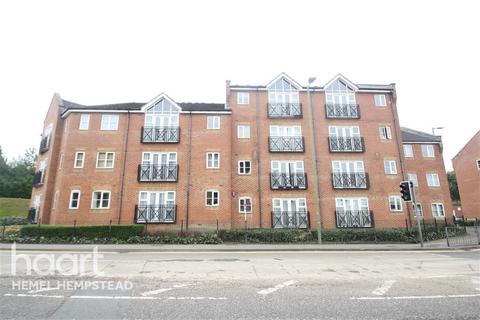 2 bedroom flat to rent, Harriet House, London Road