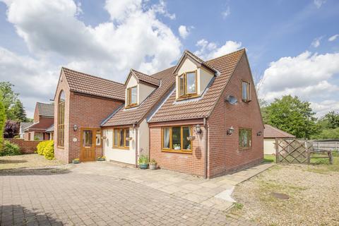 4 bedroom detached house to rent, The Loke, Cringleford