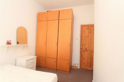 2 bedroom flat to rent, Lancaster Road, Stroud Green, London N4