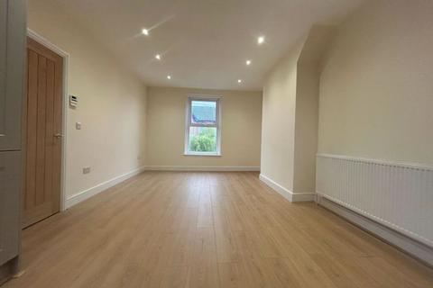 4 bedroom apartment to rent, Almington Street, Stroud Green, London N4