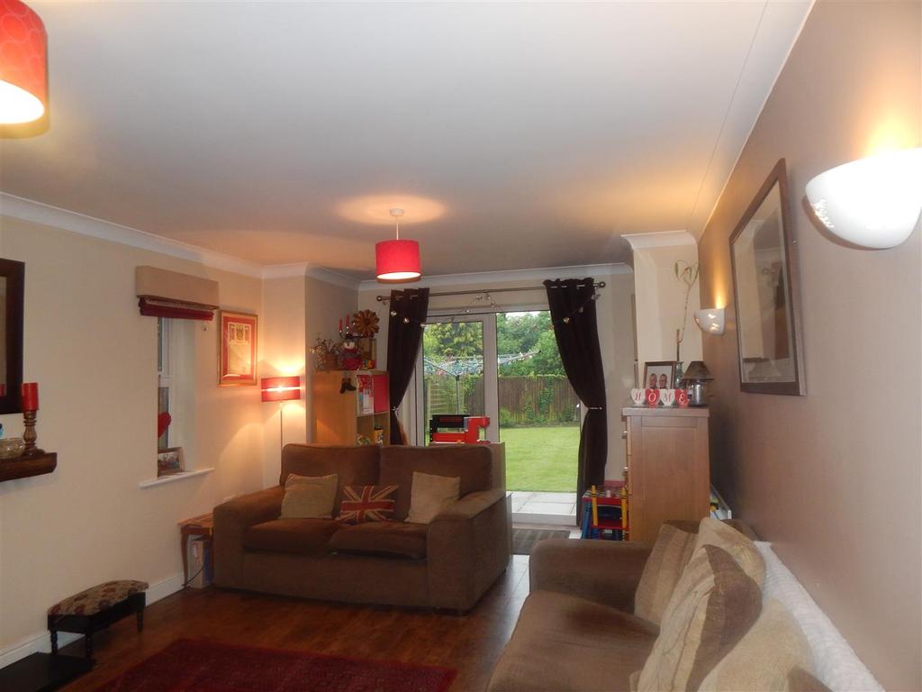 Riverview, Long Bennington, Newark 5 bed detached house £1,500 pcm (£