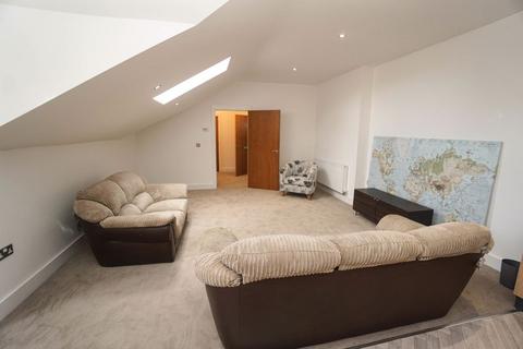 2 bedroom apartment to rent, Albert Road, Heaton