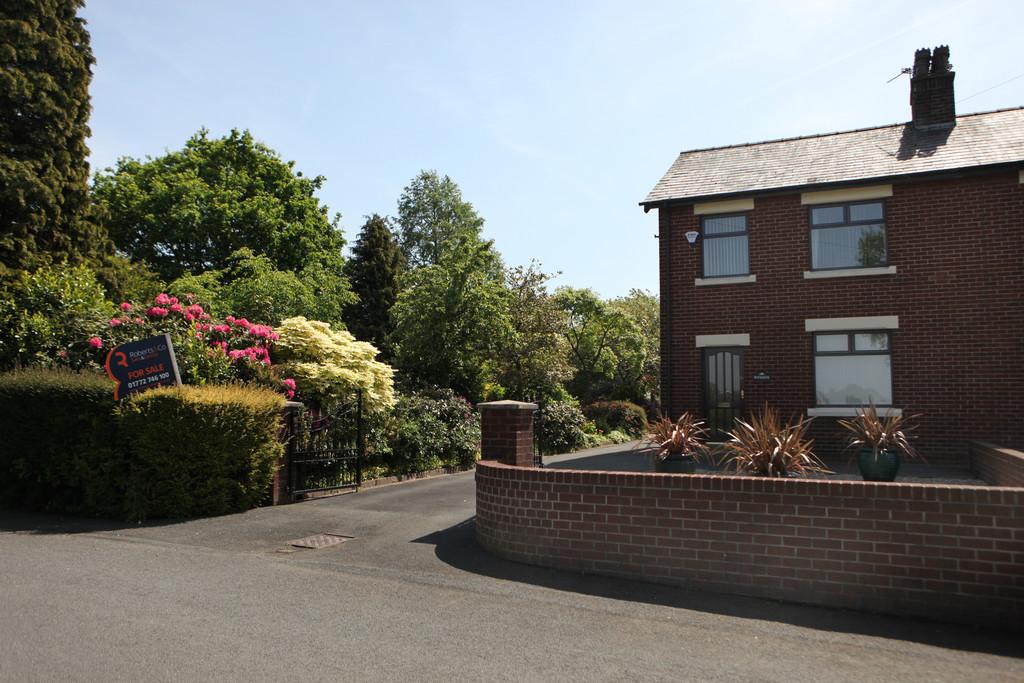 Bee Lane, Penwortham 3 bed semidetached house £295,000