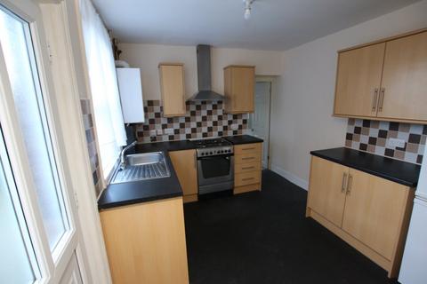 3 bedroom semi-detached house to rent, Spencers Road, Crawley