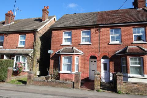 3 bedroom semi-detached house to rent, Spencers Road, Crawley