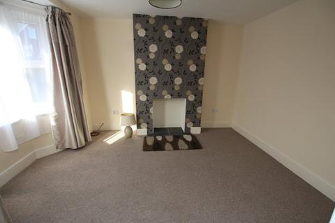 3 bedroom semi-detached house to rent, Spencers Road, Crawley