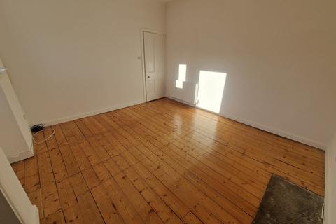 2 bedroom flat to rent, Nile Street, Kirkcaldy KY2