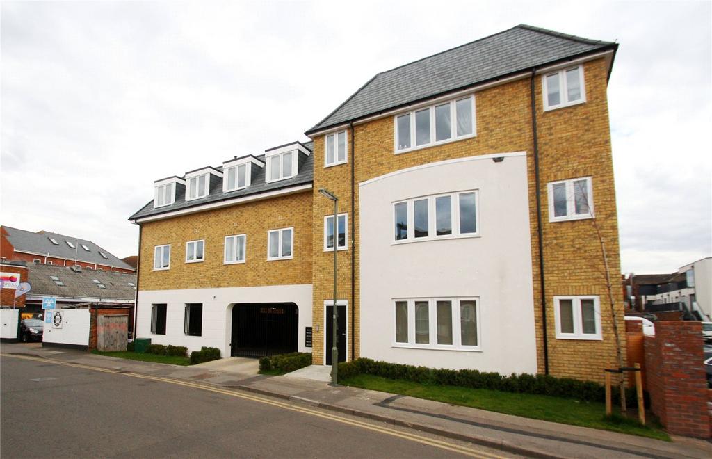 Coronation House, Gogmore Lane, Chertsey, Surrey, KT16 2 bed apartment to rent £1,550 pcm (£