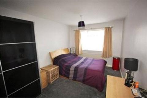 2 bedroom maisonette to rent, Queens Road, Egham, Surrey, TW20