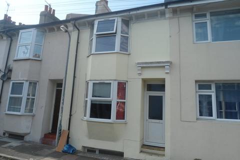 4 bedroom terraced house to rent, Park Crescent Road, Lewes Road