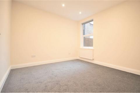 2 bedroom flat to rent, Valetta Rd, Acton