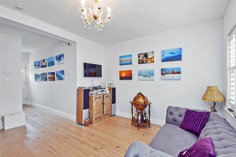 2 bedroom terraced house to rent, Austin Street, London, E2