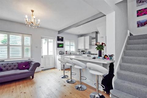 2 bedroom terraced house to rent, Austin Street, London, E2