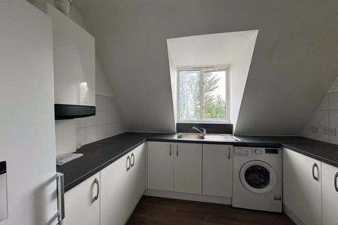 2 bedroom flat to rent, Green Avenue, Mill Hill