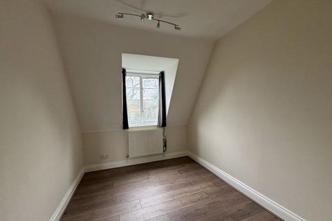2 bedroom flat to rent, Green Avenue, Mill Hill