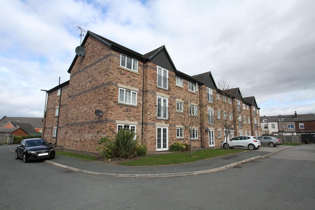 Street, AshtoninMakerfield, Wigan, WN4 8QD 2 bed apartment £
