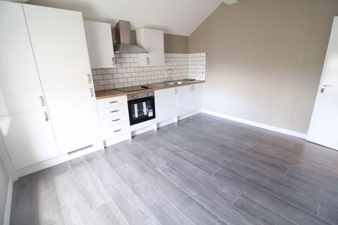 2 bedroom apartment to rent, Hicks Road, Waterloo, L22