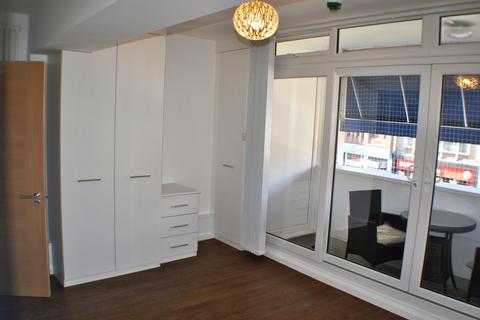 1 bedroom apartment to rent, Lewis Grove, London