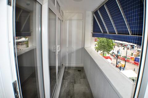 1 bedroom apartment to rent, Lewis Grove, London