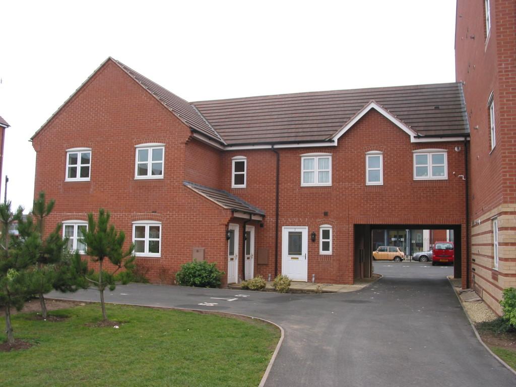 Ray Mercer Way, Kidderminster, DY10 2 bed apartment to rent £720 pcm