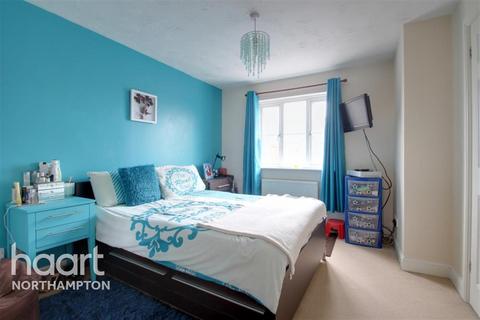 3 bedroom semi-detached house to rent, COLTSFOOT ROAD