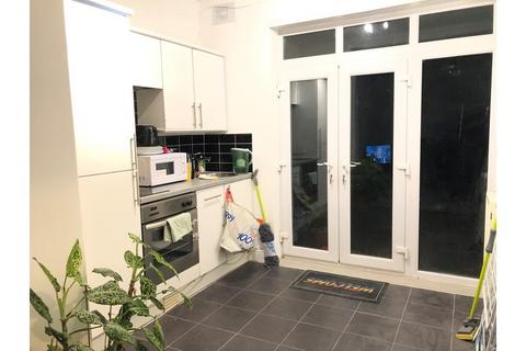 2 bedroom flat to rent, Benbow Road, Hammersmith W6