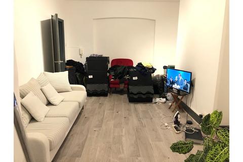 2 bedroom flat to rent, Benbow Road, Hammersmith W6