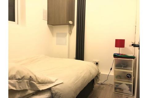 2 bedroom flat to rent, Benbow Road, Hammersmith W6