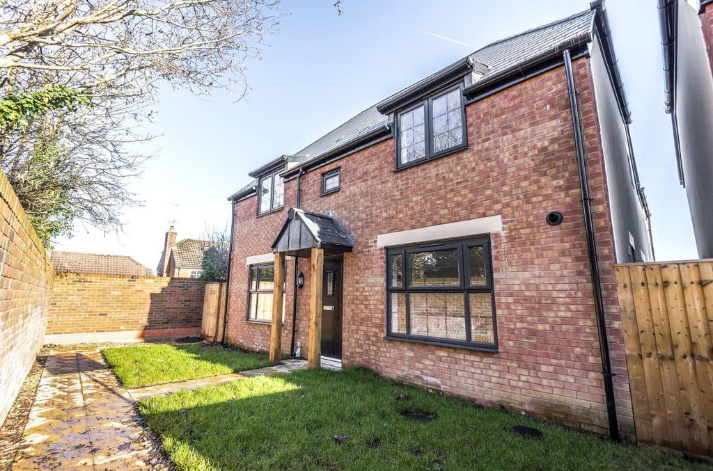 Manor Rise, Slipper Lane, Chiseldon, Wiltshire, SN4 4 bed detached