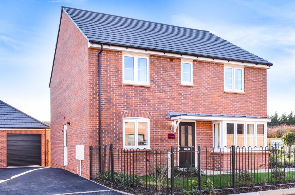 Swindon Road, Wroughton, Wiltshire, SN4 4 bed detached house £409,950