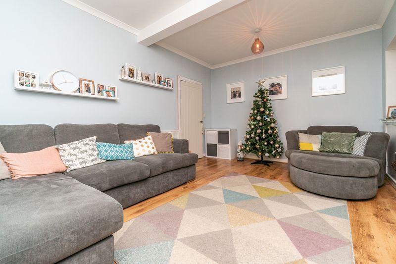 25 Belmont Crescent, Ayr, KA7 2NS 4 bed terraced house £139,000