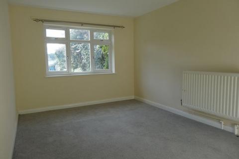 2 bedroom apartment to rent, Mead Road, Cranleigh