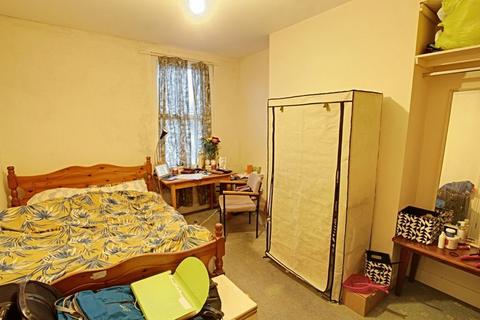 3 bedroom apartment to rent - Lower Bristol Road, Bath
