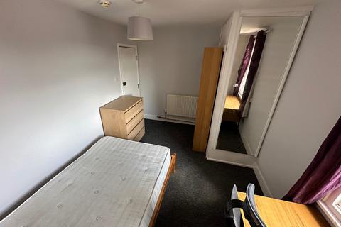 1 bedroom in a house share to rent, Room 43 Double Bedroom- Acorn House, Russell Terrace, L/Spa, CV31 1HE
