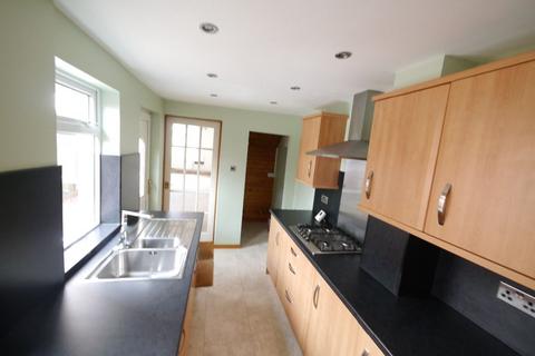 3 bedroom end of terrace house to rent, Wood Street, Burnopfield