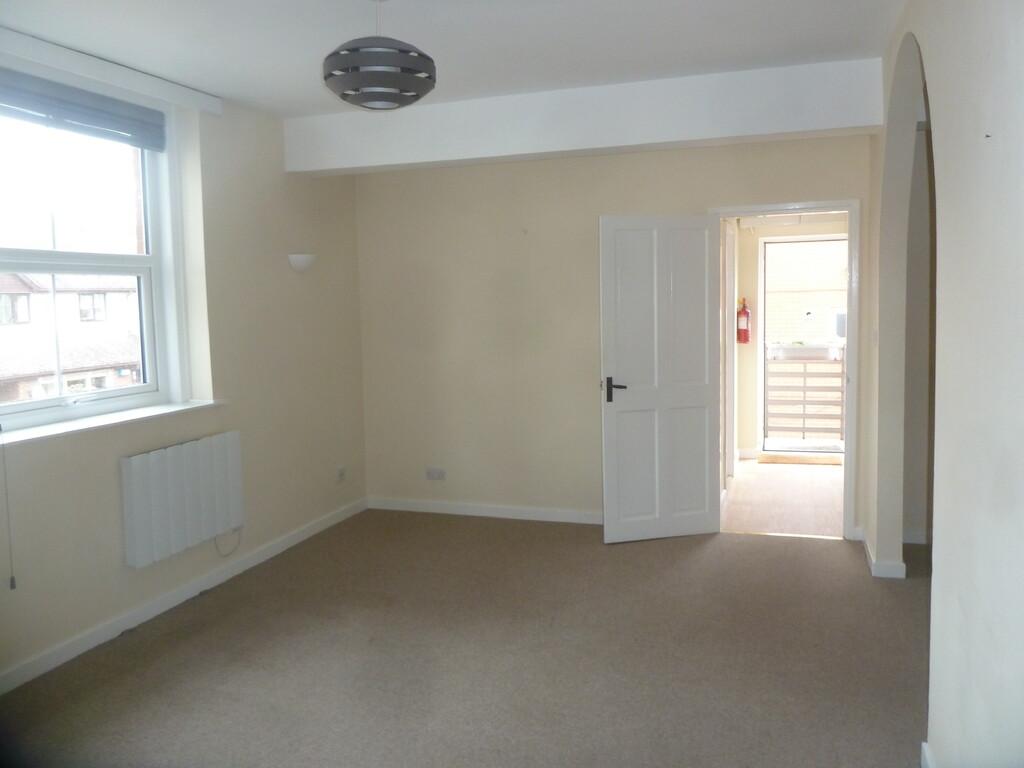 Living room to front