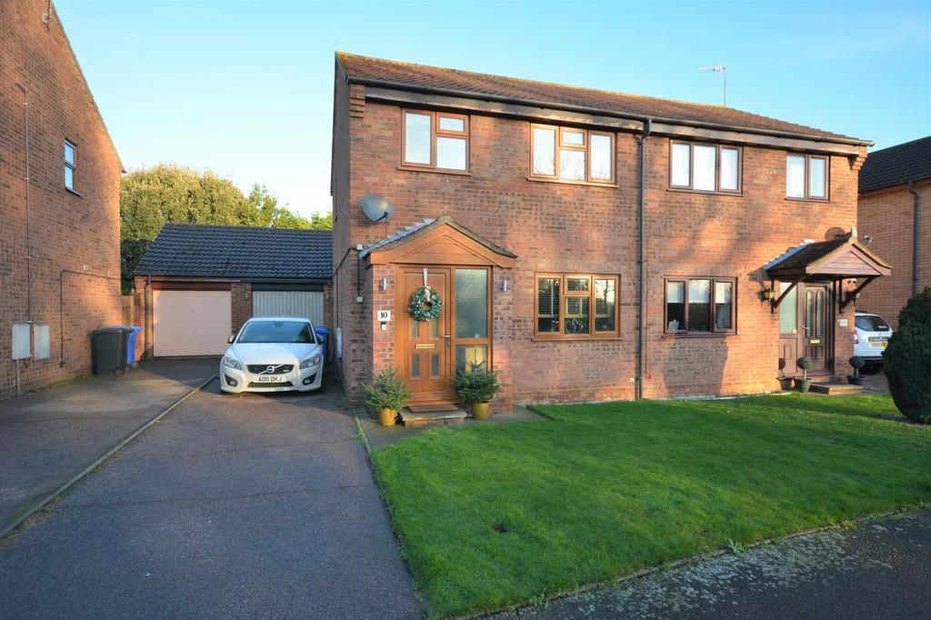Dunston Drive, Oulton Broad, Lowestoft 2 bed semidetached house £180,000
